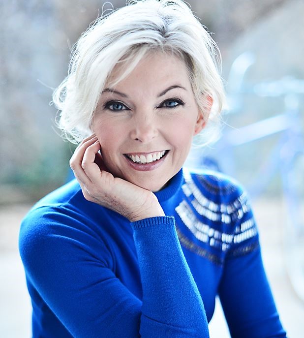 Chicago Master Wedding Planner Lynne Kenned Wearing Blue Sweater